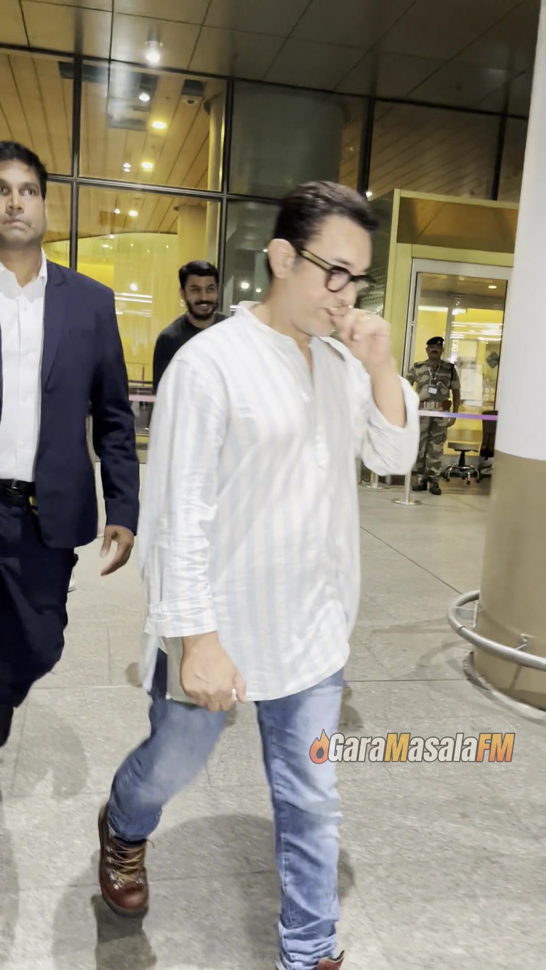 Aamir Khan with wife Gauri Spratt spotted at Mumbai Airport