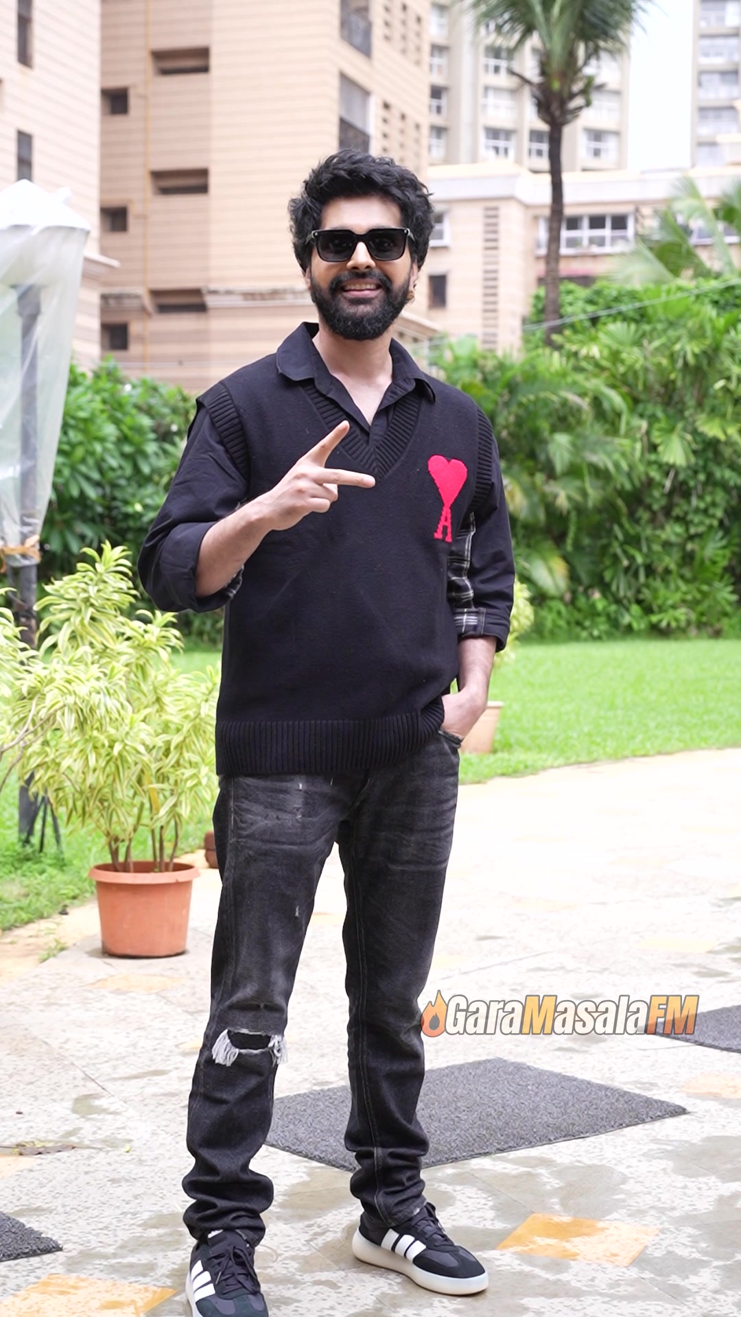 Jay Randhhawa, Shehnaaz Gill, Saurabh Sachdeva and Anjum Batra photographed by paparazzi