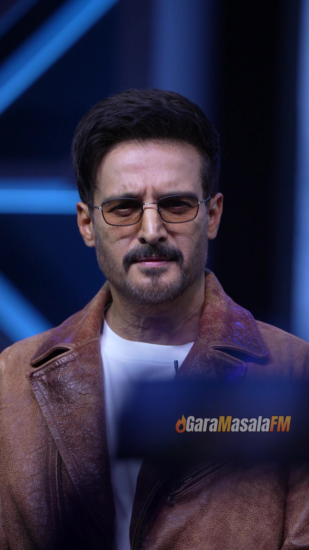Mihir Ahuja turns up for the cameras in paparazzi footage