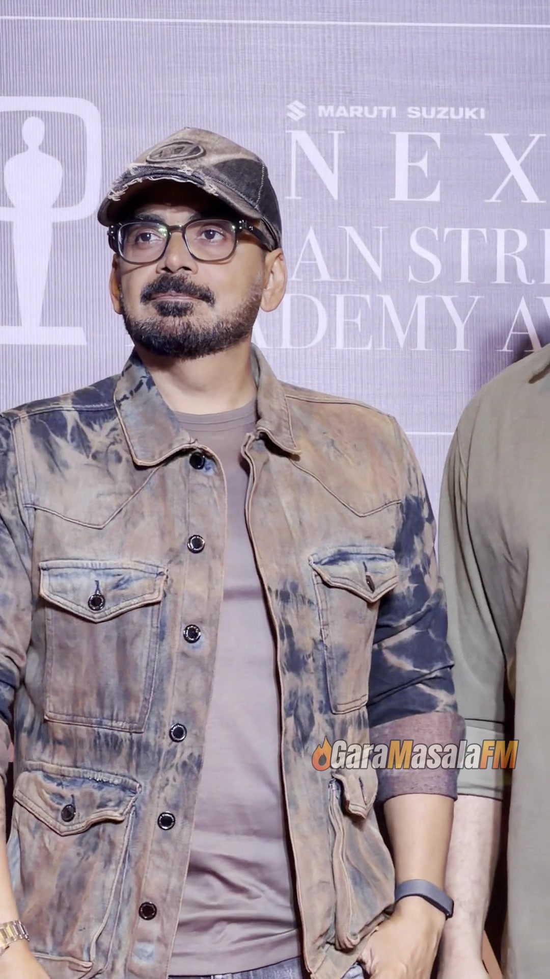 Raj photographed by paparazzi at the red carpet of the Third Edition of Nexa Streaming Awards 2026