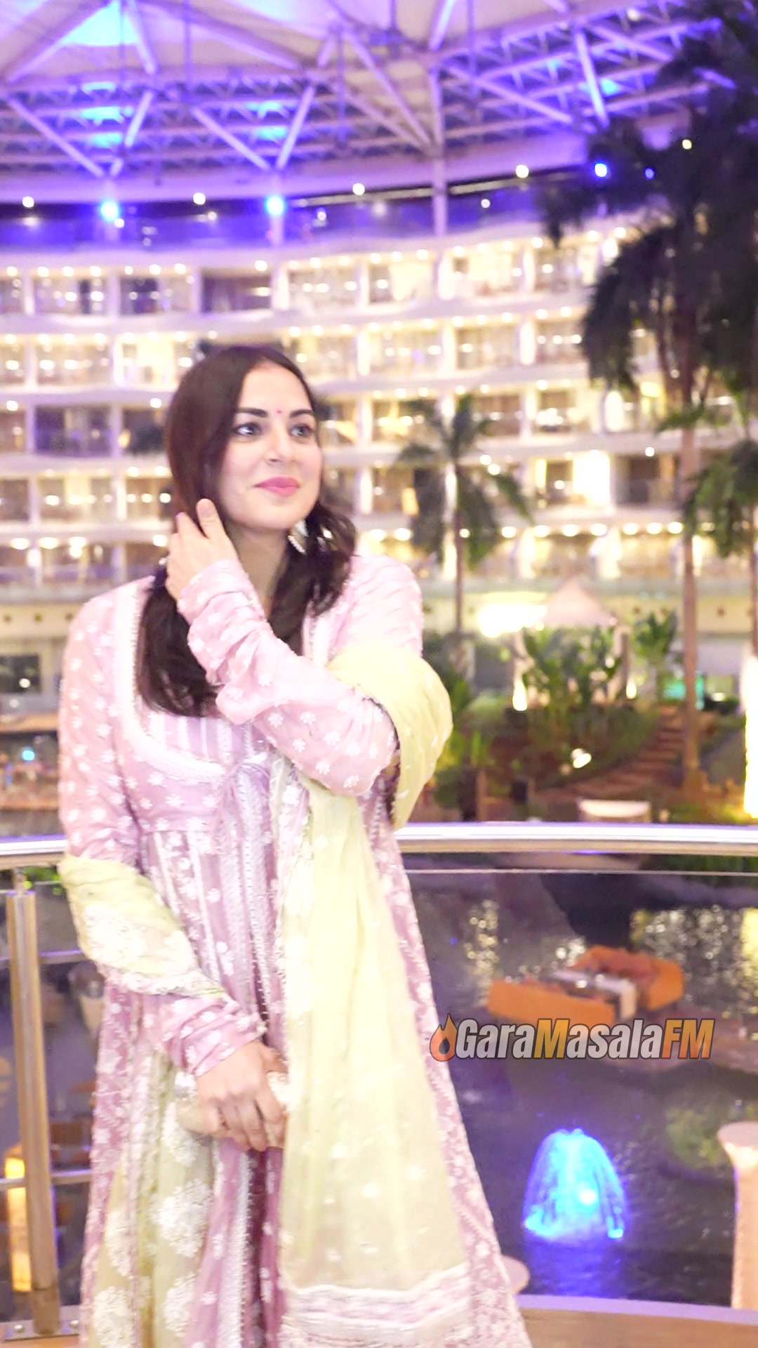 Shradha Arya photographed by the paparazzi in a street sighting