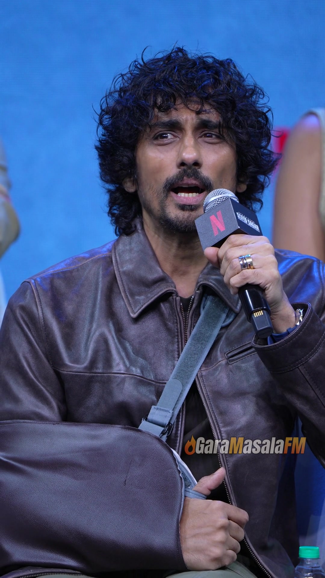 Siddharth photographed by paparazzi in latest sighting