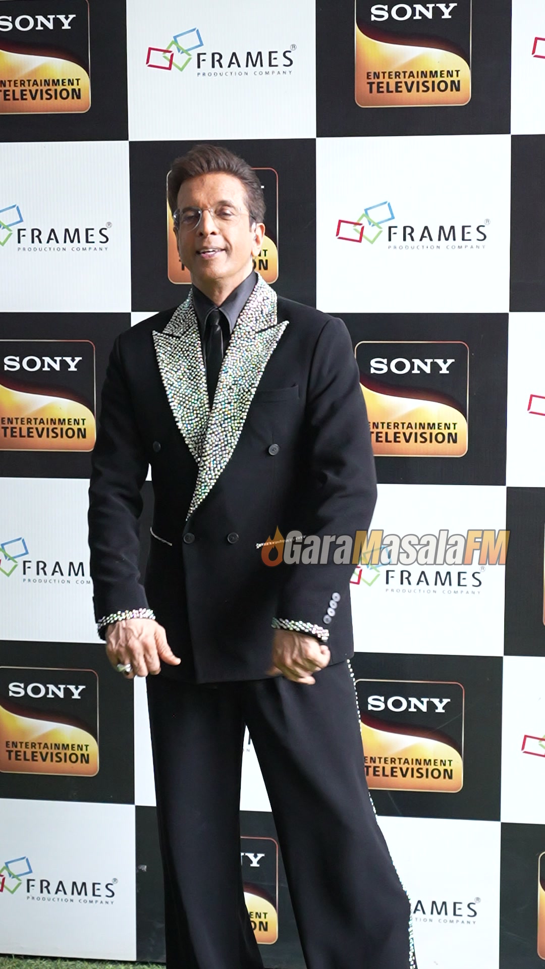 Javed Jaffrey, snapped by the paps
