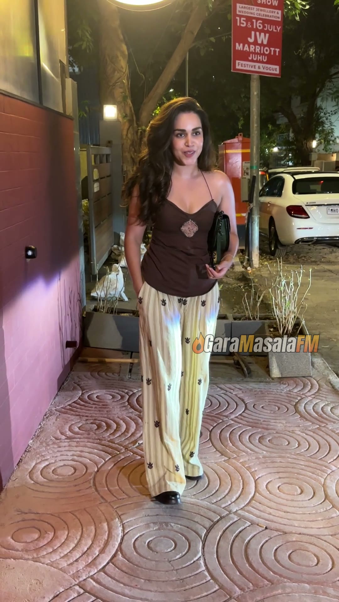 Naila Grrewal arriving for dinner in Bandra